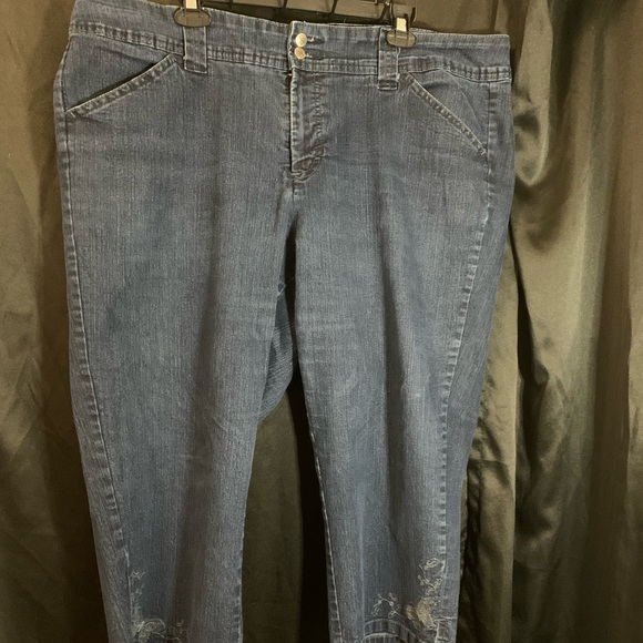 22w Dark Stretch Classic Capri | Poshmark